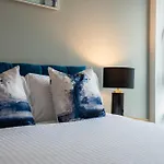 2br Flat - Sleeps 8 - Balcony With View *