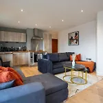 2br Flat - Sleeps 8 - Balcony With View Appartement Leeds (West Yorkshire)