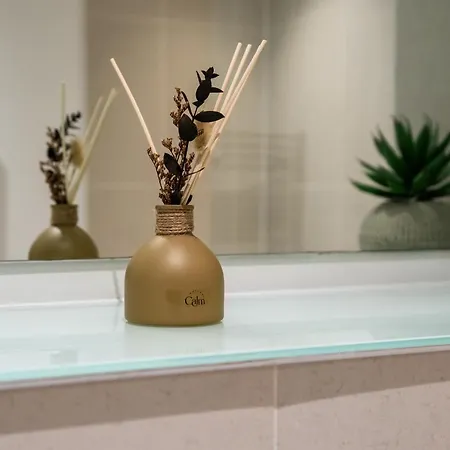 2br Flat - Sleeps 8 - Balcony With View * Leeds (West Yorkshire)