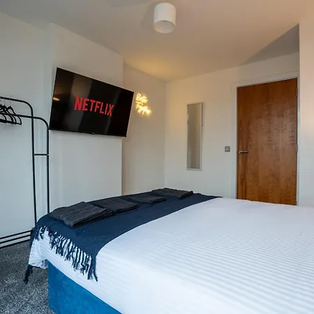 2br Flat - Sleeps 8 - Balcony With View Leeds (West Yorkshire)