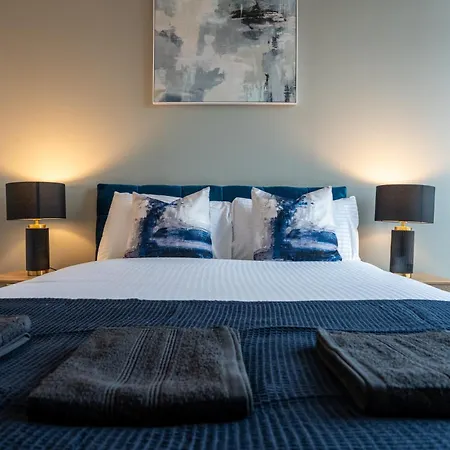 Апартаменти 2br Flat - Sleeps 8 - Balcony With View