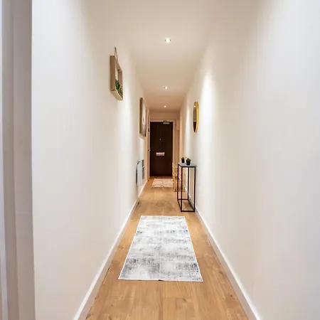 2br Flat - Sleeps 8 - Balcony With View