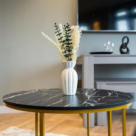 2br Flat - Sleeps 8 - Balcony With View Leeds (West Yorkshire)