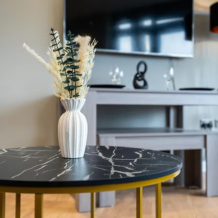 2br Flat - Sleeps 8 - Balcony With View Leeds (West Yorkshire)