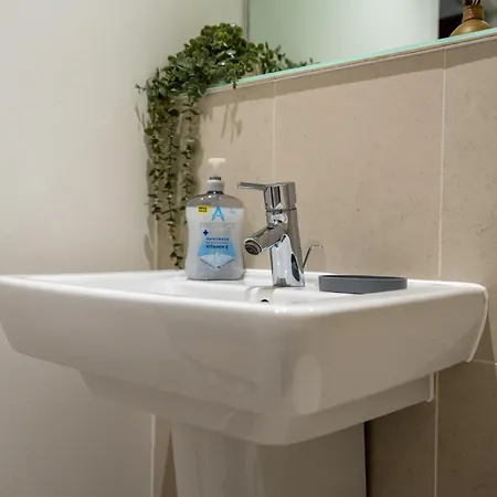 2br Flat - Sleeps 8 - Balcony With View Appartement