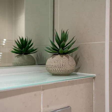 2br Flat - Sleeps 8 - Balcony With View Appartement *