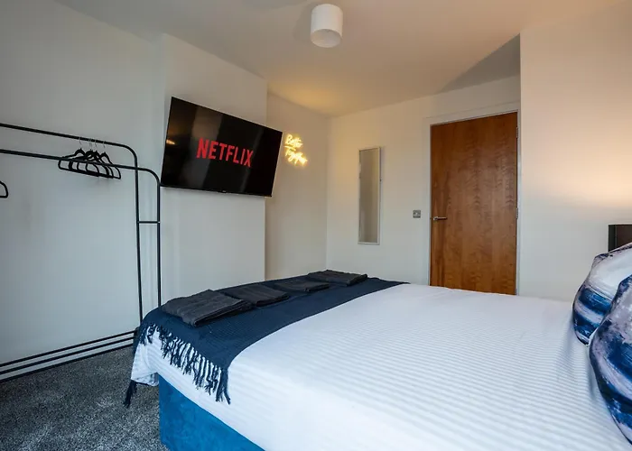 2br Flat - Sleeps 8 - Balcony With View Leeds (West Yorkshire)