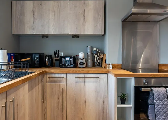 Апартаменти 2br Flat - Sleeps 8 - Balcony With View *