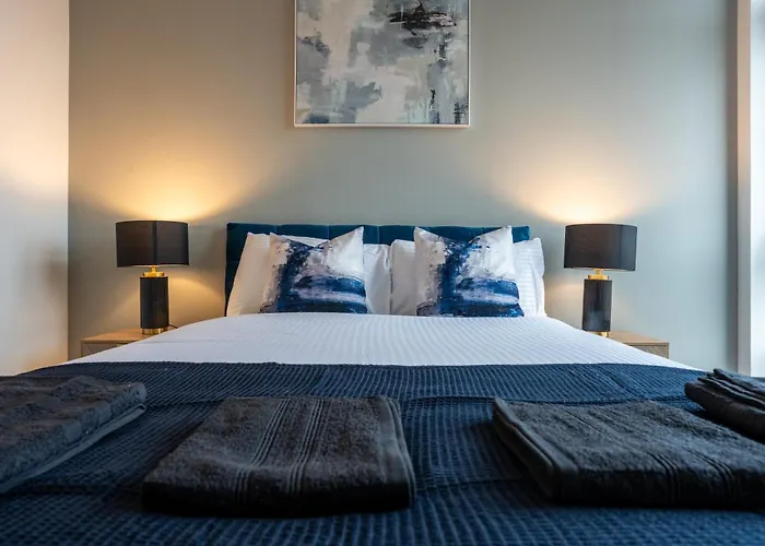 Апартаменти 2br Flat - Sleeps 8 - Balcony With View