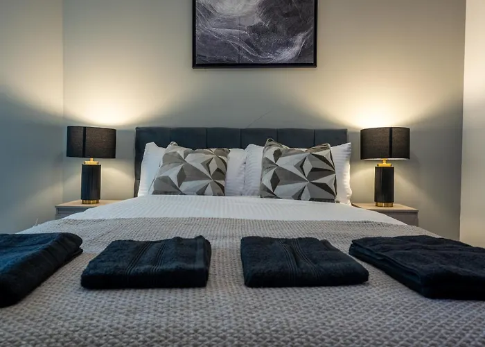 2br Flat - Sleeps 8 - Balcony With View Leeds (West Yorkshire)