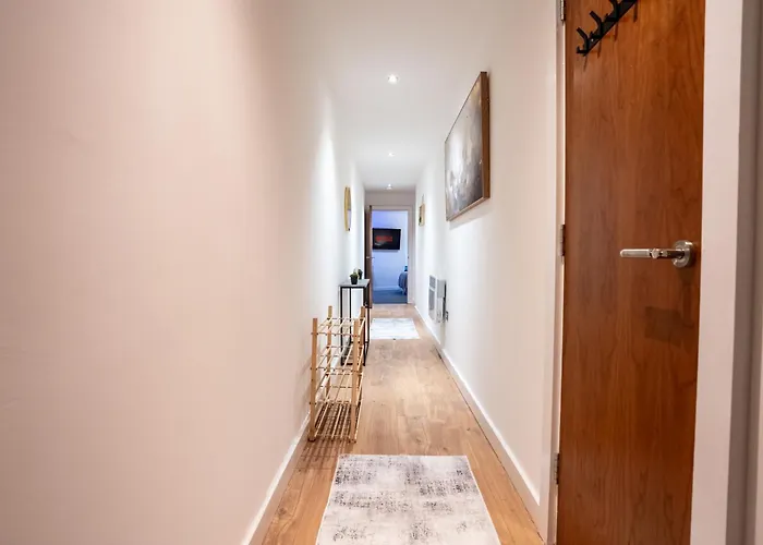 2br Flat - Sleeps 8 - Balcony With View Апартаменти *