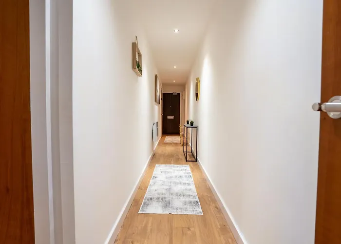 2br Flat - Sleeps 8 - Balcony With View