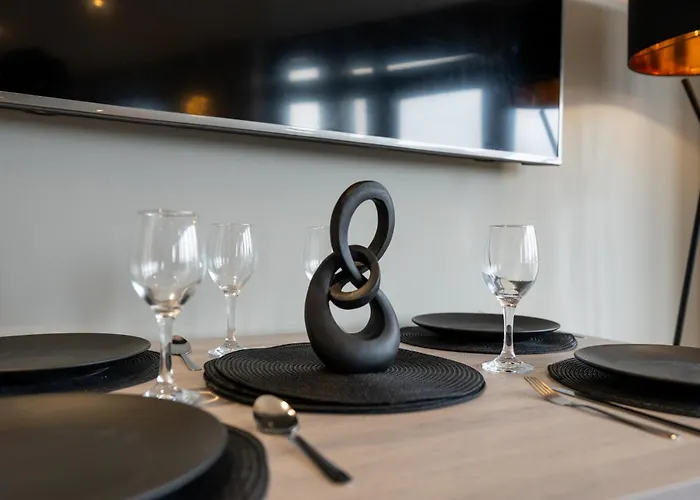 Апартаменти 2br Flat - Sleeps 8 - Balcony With View *