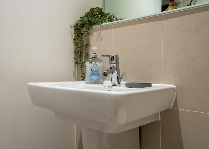 2br Flat - Sleeps 8 - Balcony With View Appartement