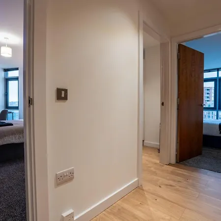 2br Flat - Sleeps 8 - Balcony With View Apartamento