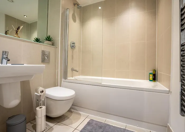 公寓 2br Flat - Sleeps 8 - Balcony With View 利兹