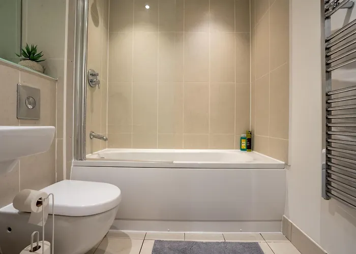 2br Flat - Sleeps 8 - Balcony With View 公寓 *